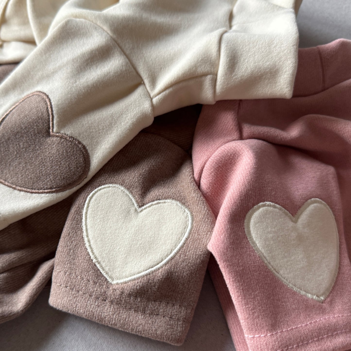 Herz & Herz Flauschiges Fleece-Kleid mit Ärmeln