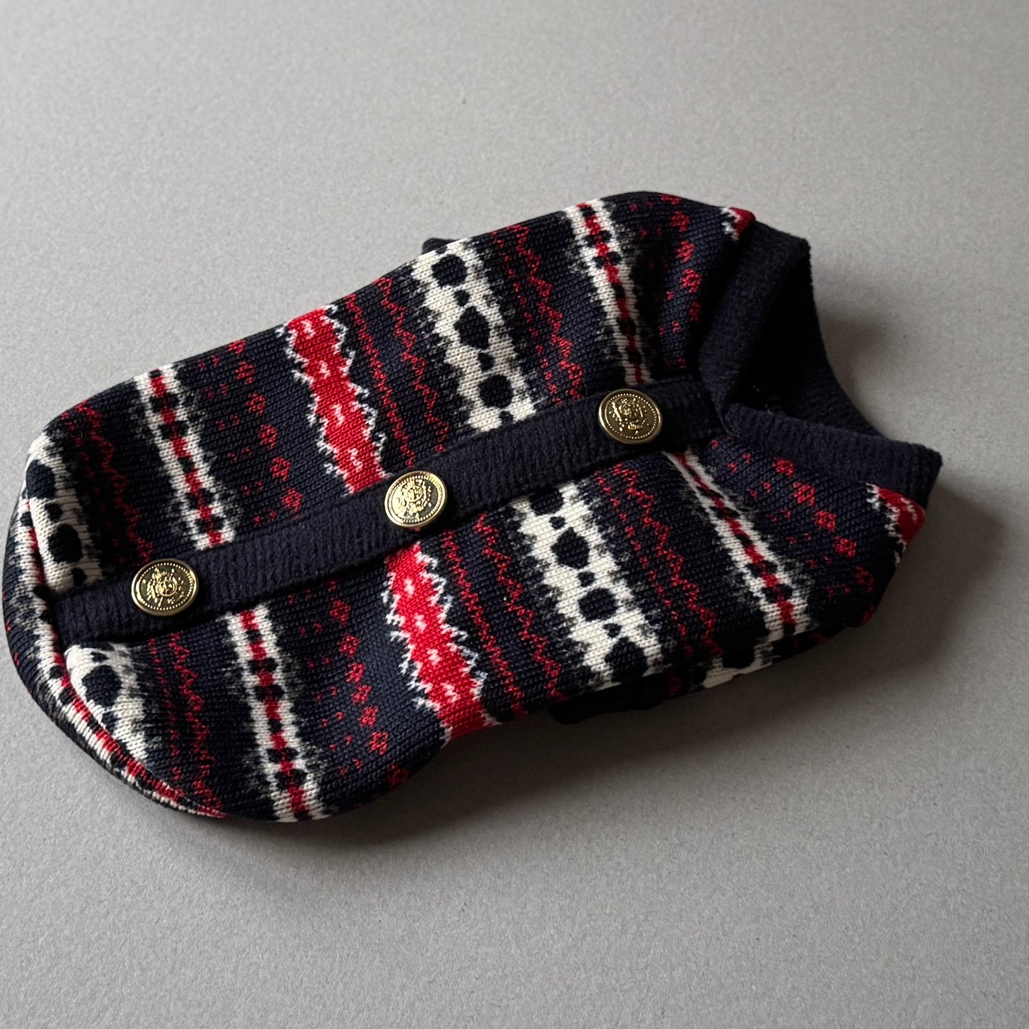 Pull-over avec boutons dorés